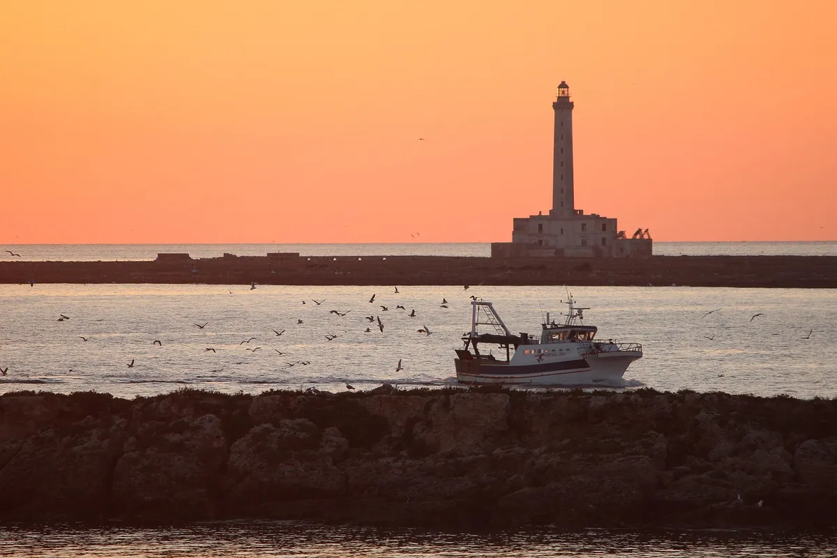dusk, return of fishing, lighthouse