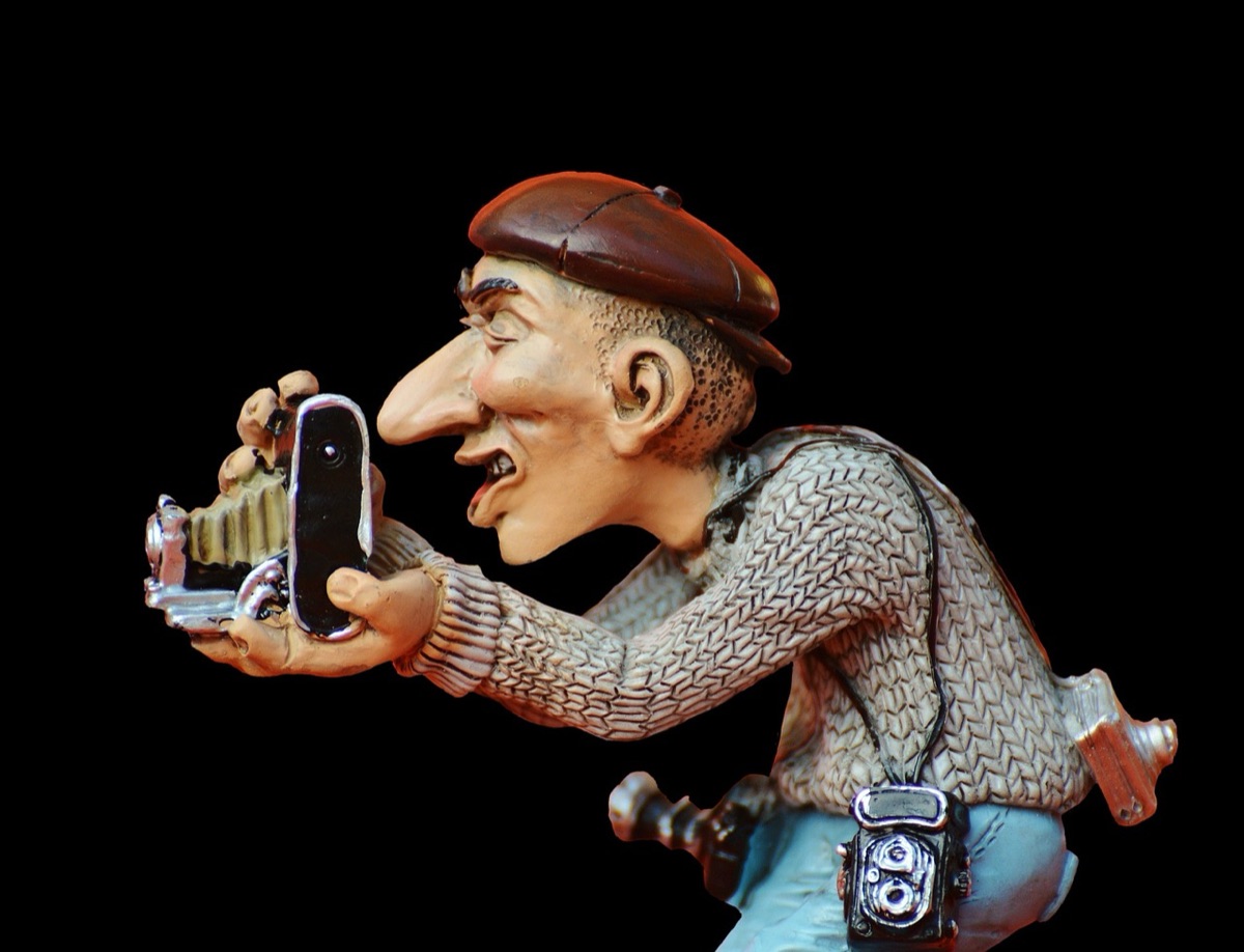 Balança digital e xícara de medida